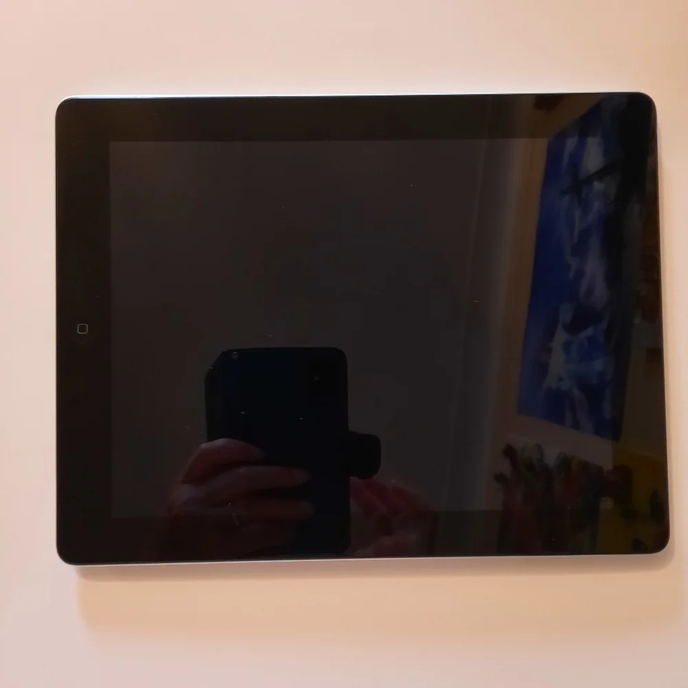 APPLE IPAD 2012 3 Version VERY GOOD CONDITION , 9,7 GENTLE USED $200
